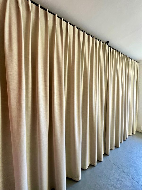 Rideau beige confectionné sur mesure