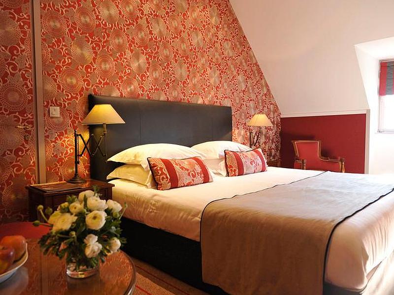Mur habillé d'un tissu d'ameublement tendu